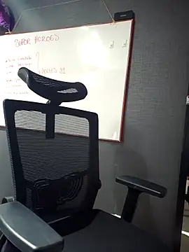 Isabella Varella online show from 5, 11, 2025