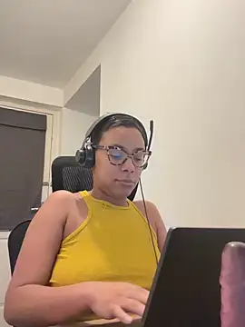 Snapshot of Melia_Rayne chatting on 16, 12, 2025 Melia Rayne online show from 16, 12, 2025