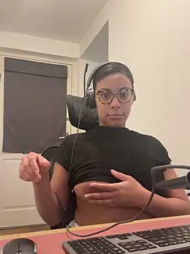 Snapshot of Melia_Rayne chatting on 7, 1, 2026 Melia Rayne online show from 7, 1, 2026