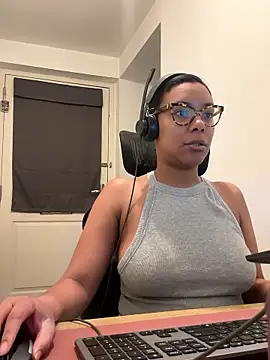 Snapshot of Melia_Rayne chatting on 8, 1, 2026 Melia Rayne online show from 8, 1, 2026