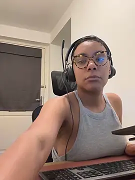 Snapshot of Melia_Rayne chatting on 15, 1, 2026 Melia Rayne online show from 15, 1, 2026