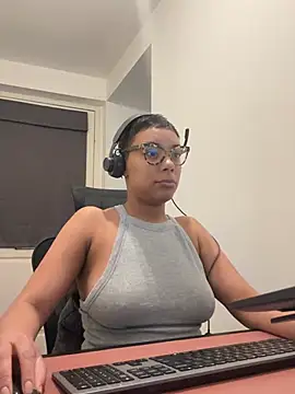 Snapshot of Melia_Rayne chatting on 2, 2, 2026 Melia Rayne online show from 2, 2, 2026