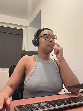 Snapshot of Melia_Rayne chatting on 9, 2, 2026 Melia Rayne online show from 9, 2, 2026