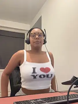 Snapshot of Melia_Rayne chatting on 13, 2, 2026 Melia Rayne online show from 13, 2, 2026