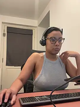 Snapshot of Melia_Rayne chatting on 16, 2, 2026 Melia Rayne online show from 16, 2, 2026