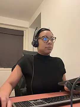 Snapshot of Melia_Rayne chatting on 20, 2, 2026 Melia Rayne online show from 20, 2, 2026