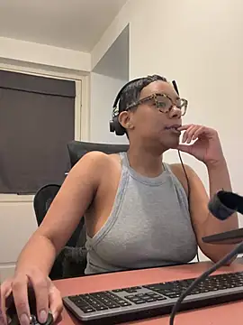 Snapshot of Melia_Rayne chatting on 24, 2, 2026 Melia Rayne online show from 24, 2, 2026