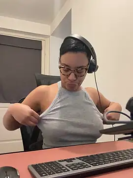 Snapshot of Melia_Rayne chatting on 25, 2, 2026 Melia Rayne online show from 25, 2, 2026