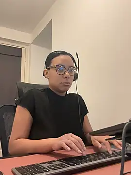 Snapshot of Melia_Rayne chatting on 27, 2, 2026 Melia Rayne online show from 27, 2, 2026