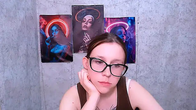 Snapshot of _MiraGold_ chatting on 13, 11, 2025 MiraGold online show from 13, 11, 2025