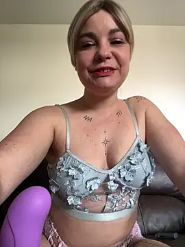 Snapshot of Biana_Fernan chatting on 13, 5, 2026 Biana Fernan online show from 13, 5, 2026