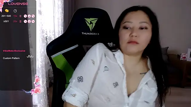 Snapshot of LisaAsianFlower chatting on 10, 11, 2025 LisaAsianFlower online show from 10, 11, 2025