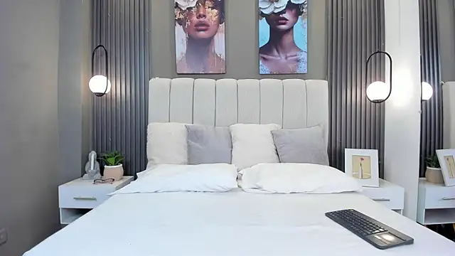 GiannaColling1 online show from 5, 2, 2026