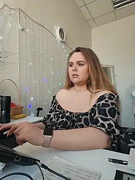 Juicy PeachLux online show from 16, 5, 2026
