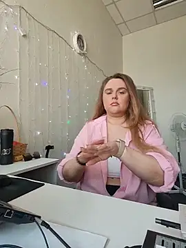 Juicy PeachLux online show from 17, 5, 2026