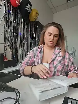 Juicy PeachLux online show from 5, 6, 2026