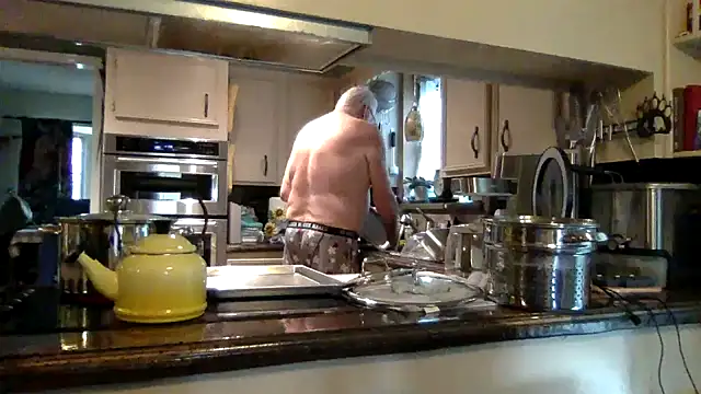 superbearboss online show from 21, 12, 2025