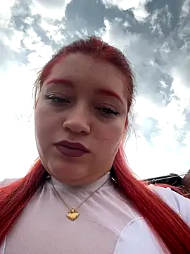 Karina Leon online show from 15, 12, 2025