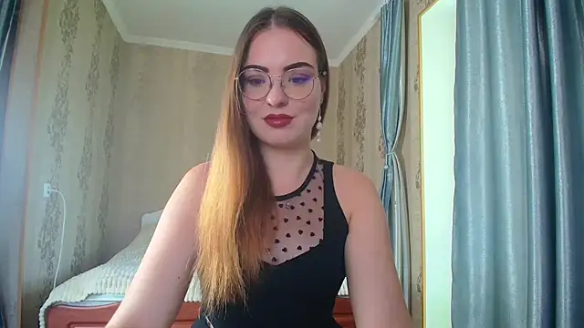Snapshot of Leila_Kissyu chatting on 13, 9, 2025 Leila Kissyu online show from 13, 9, 2025