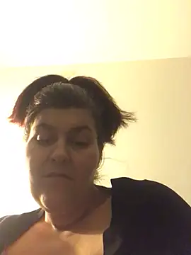 Curvy-Essex-Milf online show from 23, 3, 2025