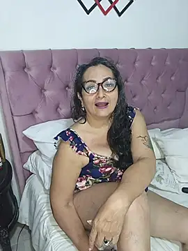 Snapshot of AlessandraLeroy chatting on 30, 10, 2025 AlessandraLeroy online show from 30, 10, 2025