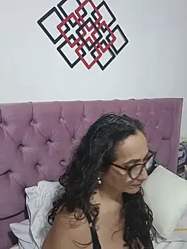 Snapshot of AlessandraLeroy chatting on 31, 10, 2025 AlessandraLeroy online show from 31, 10, 2025