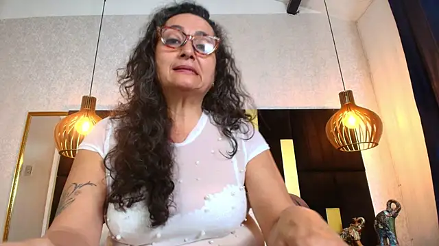 Snapshot of AlessandraLeroy chatting on 11, 11, 2025 AlessandraLeroy online show from 11, 11, 2025