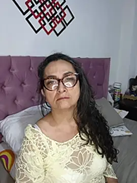 Snapshot of AlessandraLeroy chatting on 22, 11, 2025 AlessandraLeroy online show from 22, 11, 2025