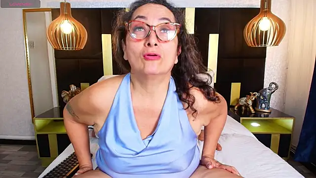 Snapshot of AlessandraLeroy chatting on 22, 11, 2025 AlessandraLeroy online show from 22, 11, 2025