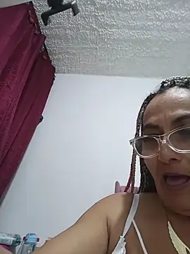 Snapshot of AlessandraLeroy chatting on 19, 12, 2025 AlessandraLeroy online show from 19, 12, 2025