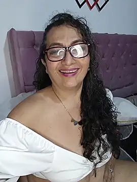 Snapshot of AlessandraLeroy chatting on 5, 2, 2026 AlessandraLeroy online show from 5, 2, 2026