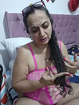 Snapshot of AlessandraLeroy chatting on 5, 3, 2026 AlessandraLeroy online show from 5, 3, 2026