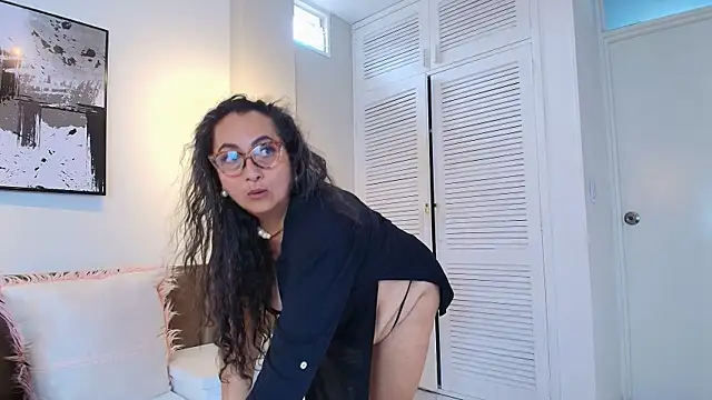 AlessandraLeroy online show from 3, 6, 2026