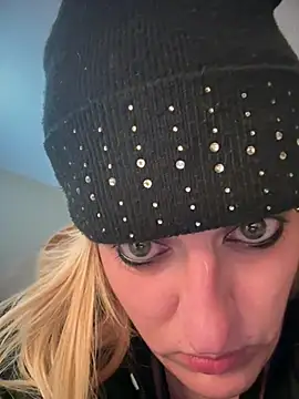 KITTYBOOBOOFUXX online show from 1, 4, 2026