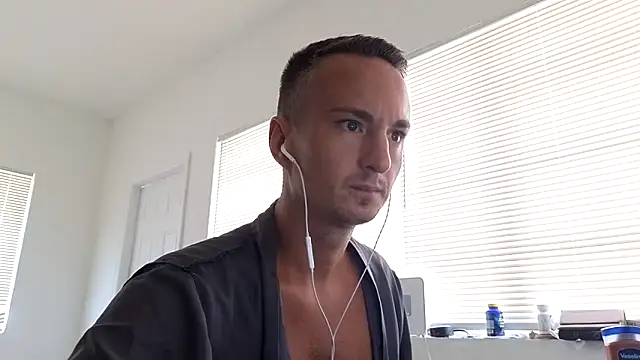 Snapshot of TheDaddy005 chatting on 19, 6, 2026 TheDaddy005 online show from 19, 6, 2026