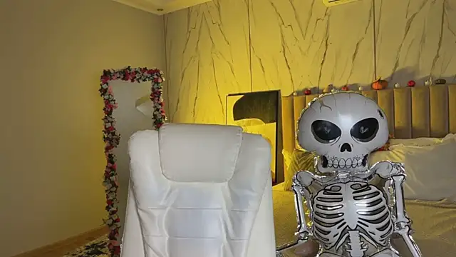  Vikky Moon  online show from 28, 10, 2025