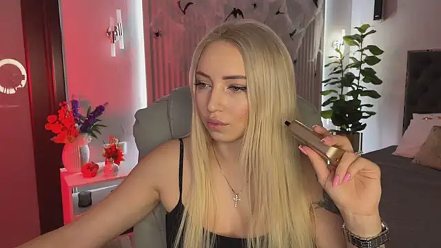 Snapshot of OhMyEmma chatting on 25, 10, 2025 OhMyEmma online show from 25, 10, 2025