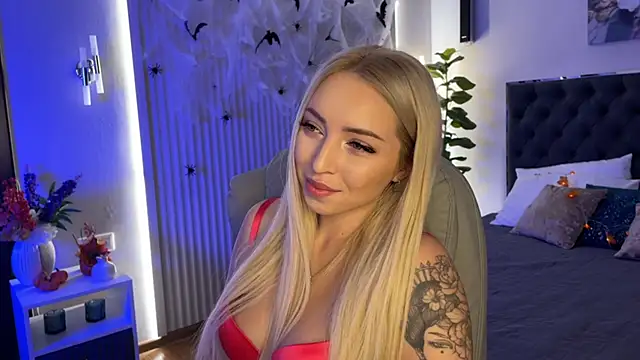 Snapshot of OhMyEmma chatting on 28, 10, 2025 OhMyEmma online show from 28, 10, 2025