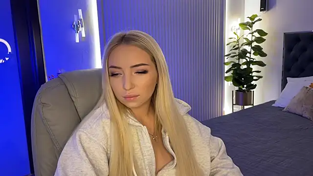 Snapshot of OhMyEmma chatting on 3, 11, 2025 OhMyEmma online show from 3, 11, 2025