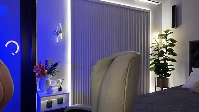 Snapshot of OhMyEmma chatting on 7, 11, 2025 OhMyEmma online show from 7, 11, 2025