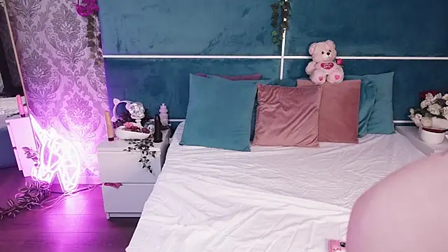 SunnyGlow online show from 4, 10, 2025