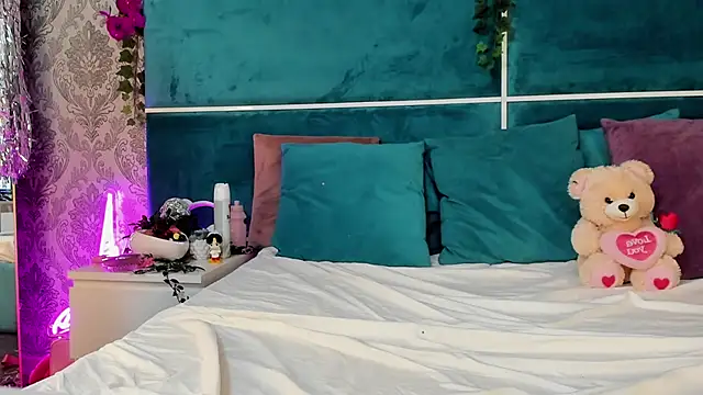 SunnyGlow online show from 3, 11, 2025