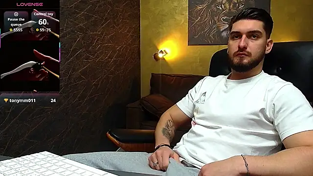 Snapshot of MatiasDean chatting on 13, 10, 2025 MatiasDean online show from 13, 10, 2025