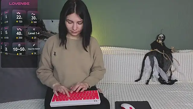 Snapshot of Charlotte_Woods chatting on 20, 10, 2025 Charlotte Woods online show from 20, 10, 2025