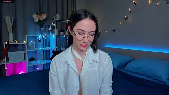 Snapshot of Kira_mindnes chatting on 6, 3, 2025 Kira mindnes online show from 6, 3, 2025
