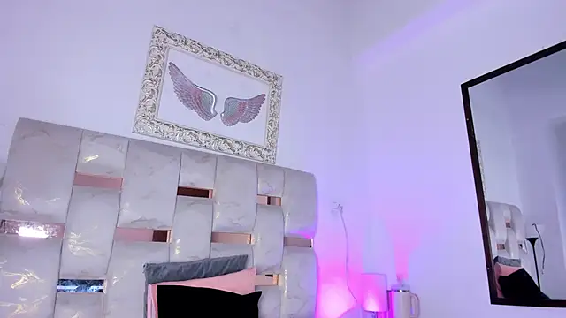 Snapshot of Lola_Blondie chatting on 6, 3, 2026 Lola Blondie online show from 6, 3, 2026