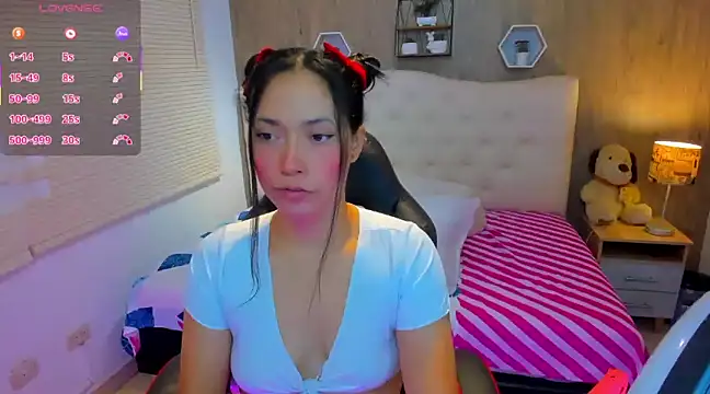 Snapshot of _LiilyWong chatting on 19, 3, 2025 LiilyWong online show from 19, 3, 2025