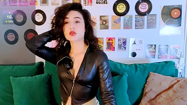 Maya Rogerss online show from 4, 6, 2026