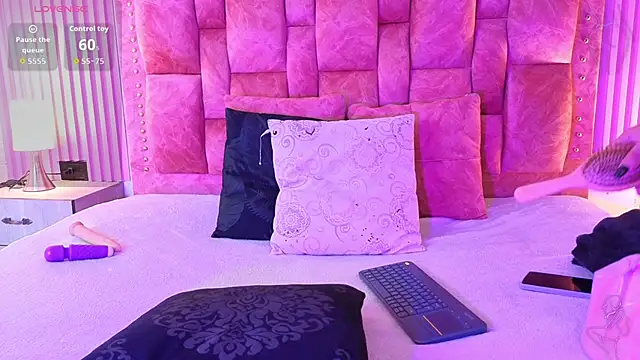 Snapshot of goldilockss15 chatting on 6, 10, 2025 goldilockss15 online show from 6, 10, 2025