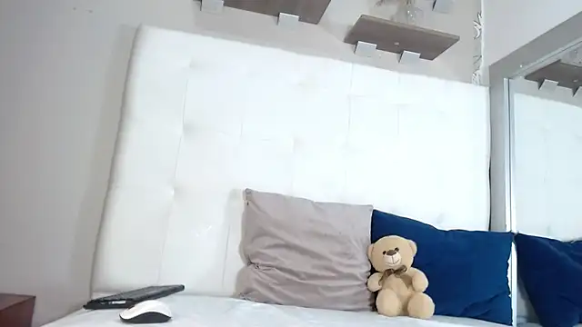 willow smitt online show from 10, 11, 2025